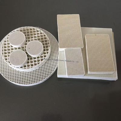 السيراميك المقاوم للنيران ذو القوة العالية مع درجة حرارة العمل تصل إلى 1800 درجة مئوية والسيراميك الألومينا الصديق للبيئة لتطبيقات درجة حرارة عالية