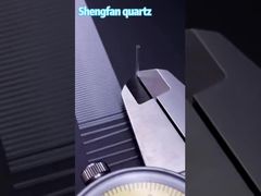 هذه أنبوب شعري من الكوارتز يبلغ سمكه تقريبًا سمك خصلة شعر.